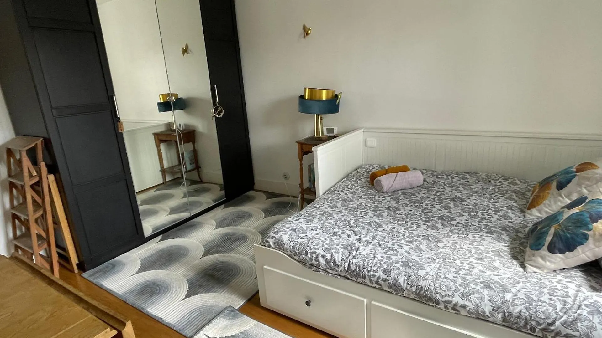 Grand Familial Parisien, Avec Balcon Et Parking *
