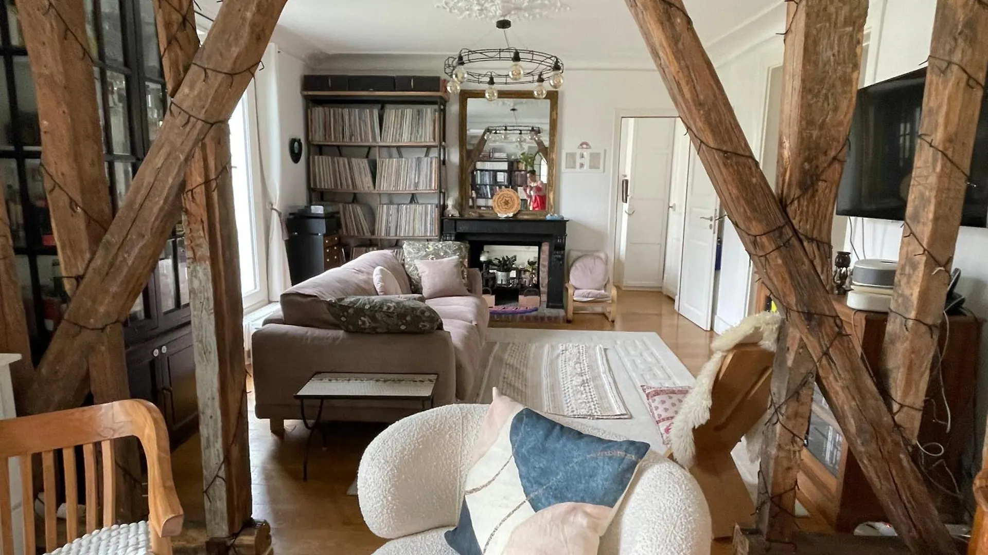 Grand Familial Parisien, Avec Balcon Et Parking *