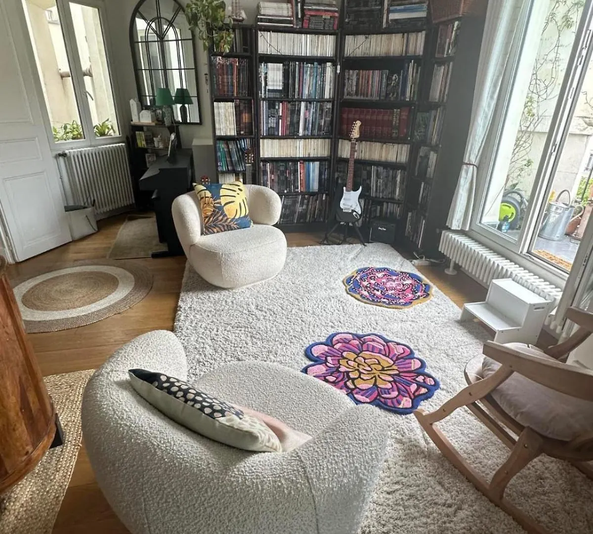 Apartment Grand Familial Parisien, Avec Balcon Et Parking *